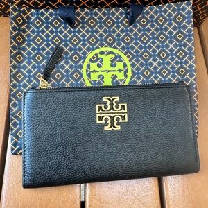 Brand new Tory Burch - Britten slim envelope wallet